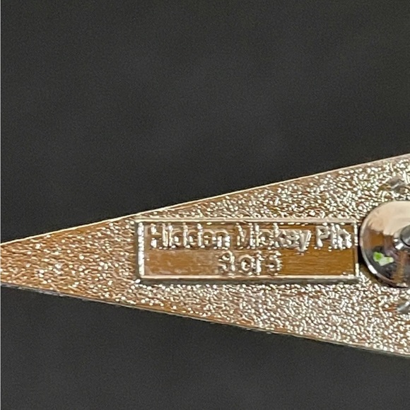 Disney Pin - Walt Disney World Hidden Mickey Flag Pennant -Green - Picture 5 of 5